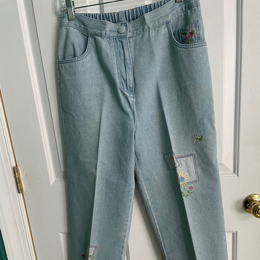 Ladies Capris with embroidered designs